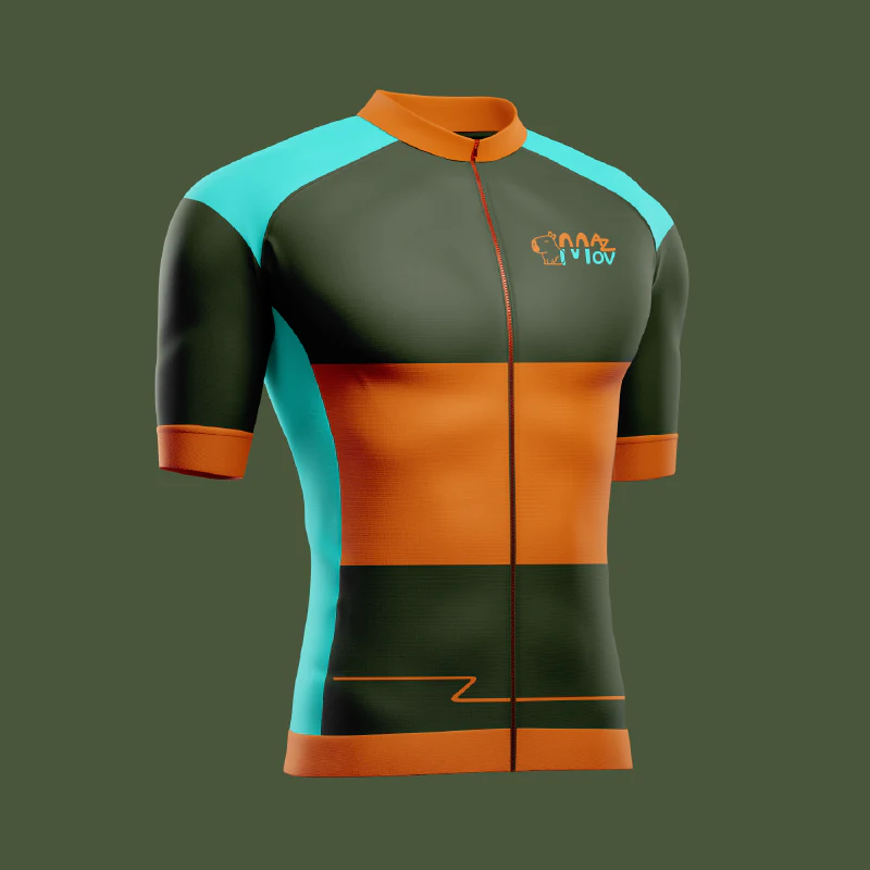 Camisa de ciclismo verde, laranja e ciano com a marca no peito